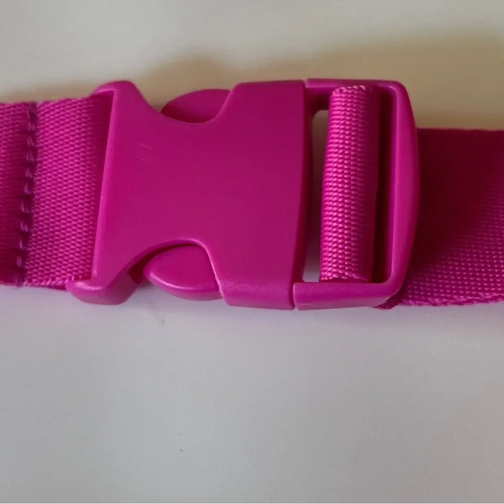 Reebok Trendy Fashionable Quilted Lightweight  Pink Fanny Pack Case Sz 1.6 L NWT